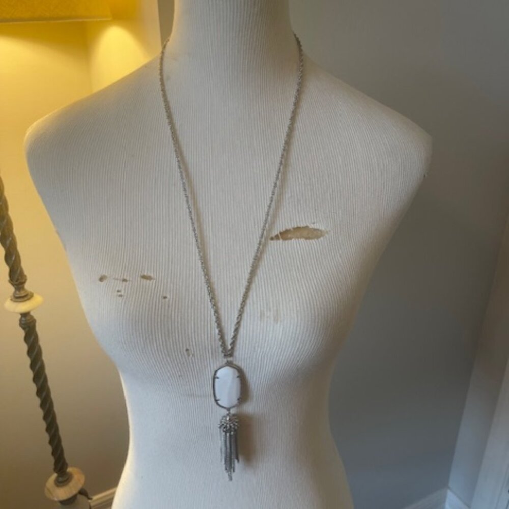 Kendra Scott Long pendant